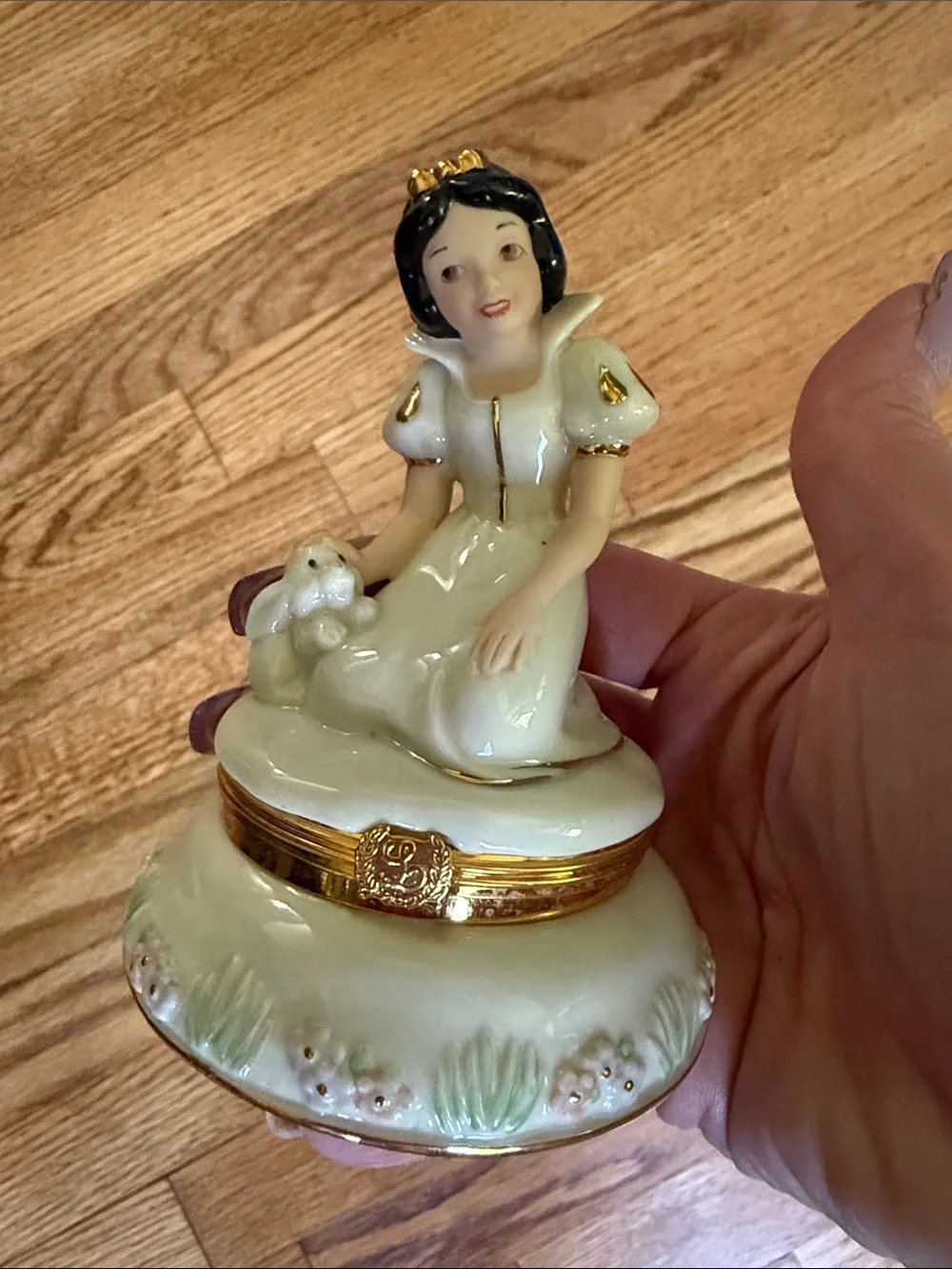 Lenox Snow White trinket box
